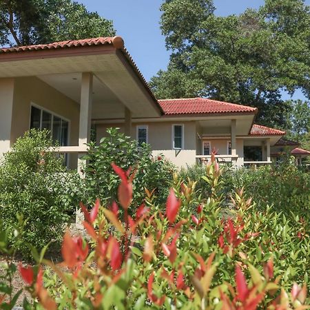 Baansukjai Bungalows Ranong Esterno foto