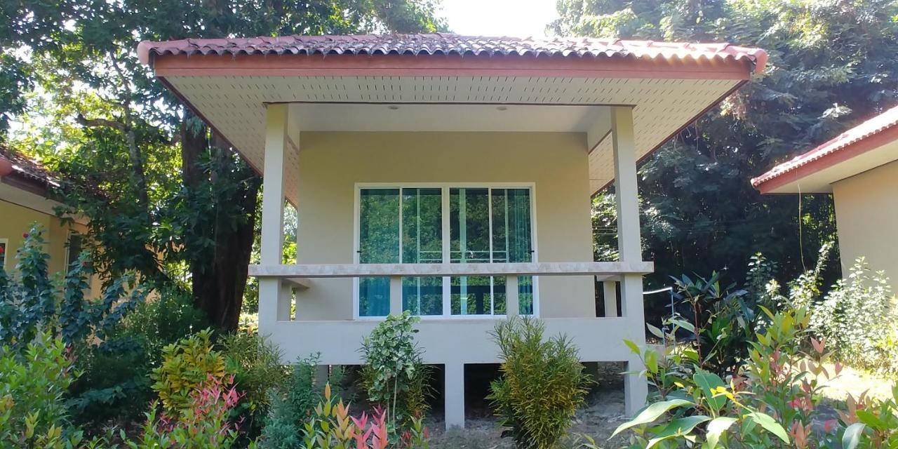 Baansukjai Bungalows Ranong Esterno foto