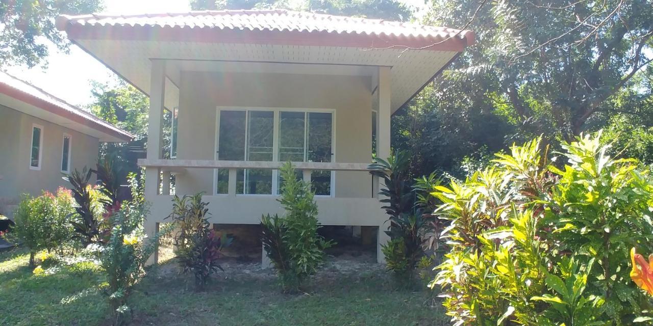 Baansukjai Bungalows Ranong Esterno foto
