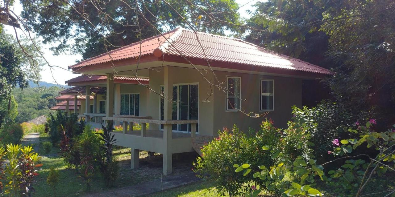 Baansukjai Bungalows Ranong Esterno foto
