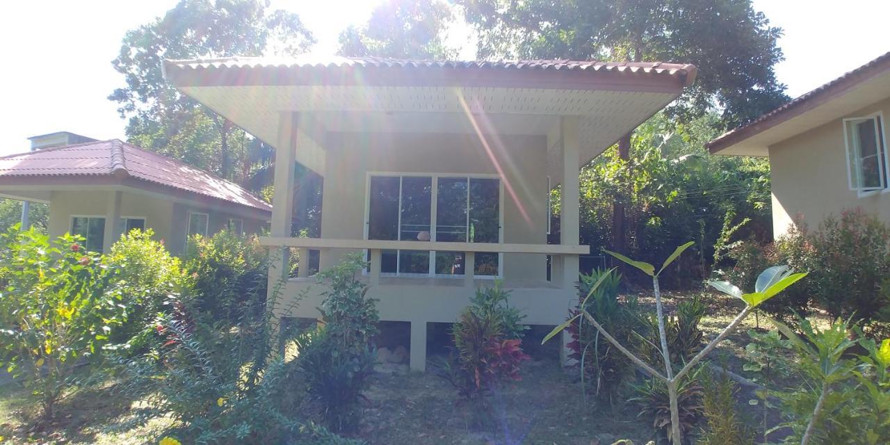 Baansukjai Bungalows Ranong Esterno foto