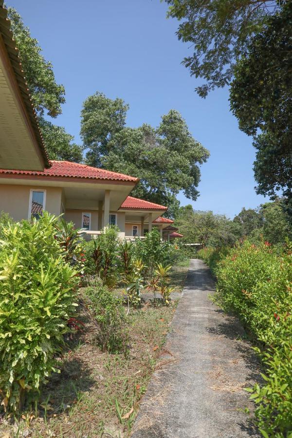 Baansukjai Bungalows Ranong Esterno foto