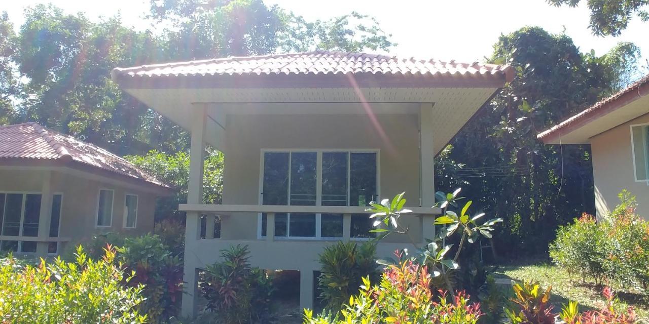 Baansukjai Bungalows Ranong Esterno foto