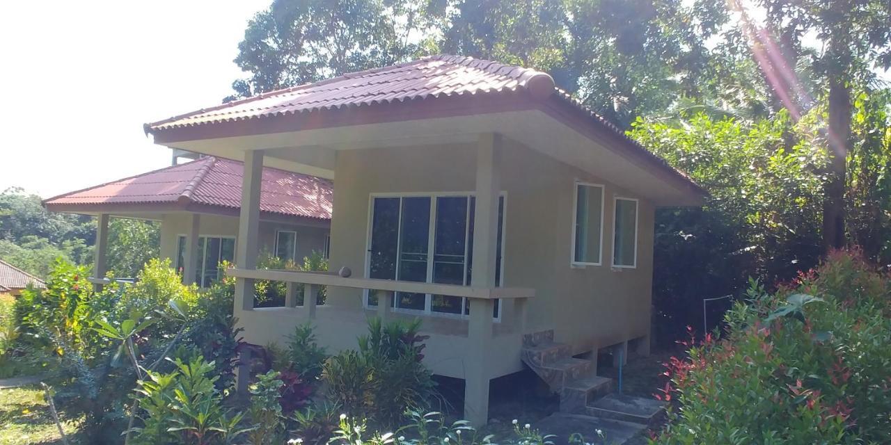 Baansukjai Bungalows Ranong Esterno foto
